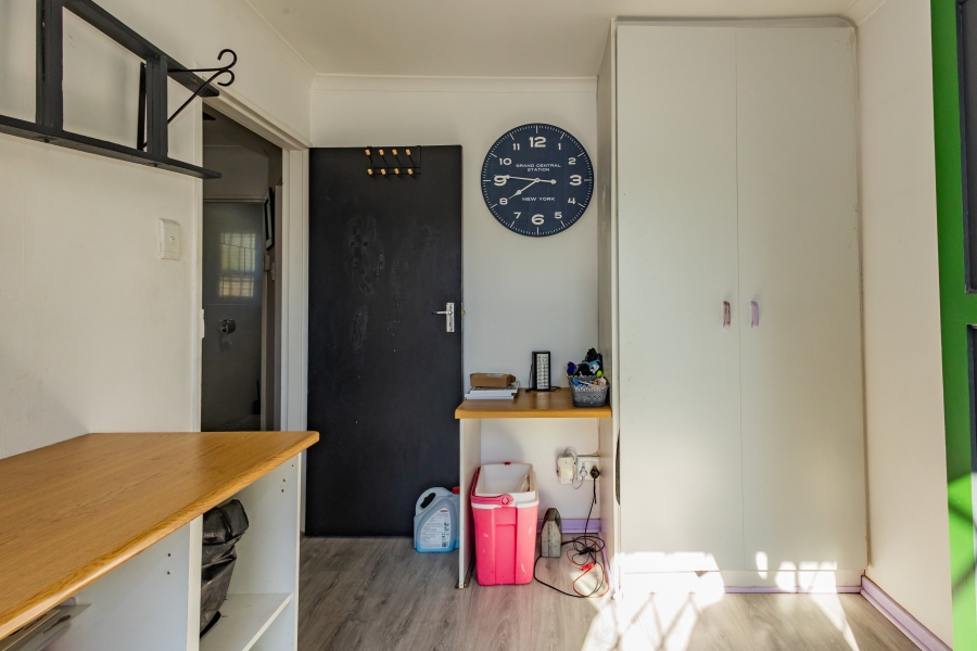 2 Bedroom Property for Sale in Oakglen Western Cape